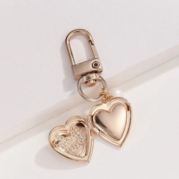 Locket Keychain - Picture 2 of 2